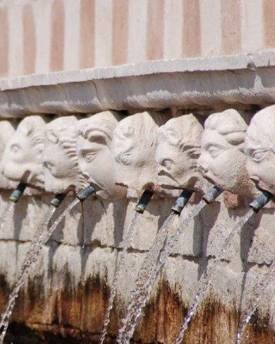 Fontana delle 99 cannelle