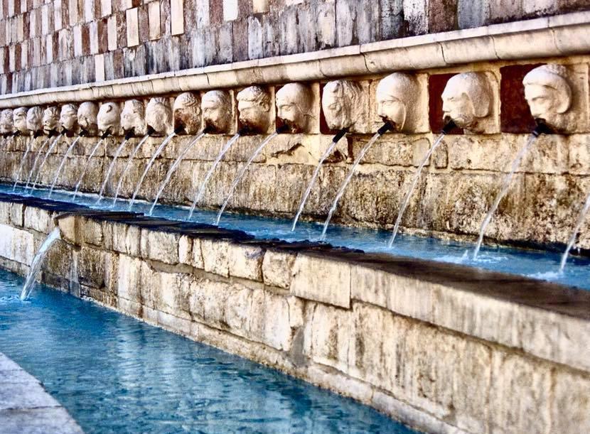 Fontana delle 99 cannelle
