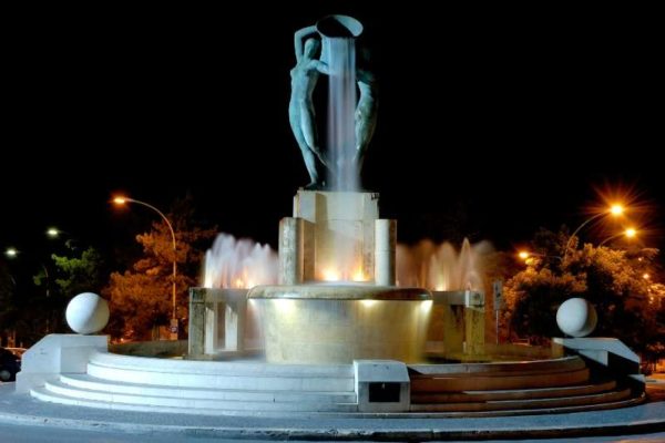 Fontana Luminosa by night